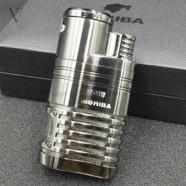 Briquet 4 torches, outil essentiel pour amateurs de cigares