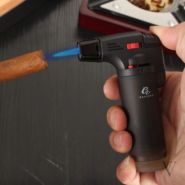 Briquet torche compact, parfait pour les cigares