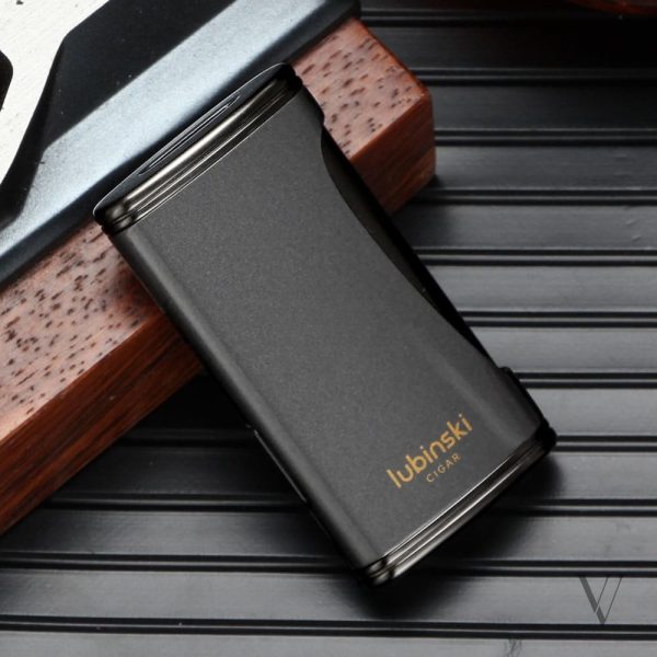 Briquet torche compact et élégant