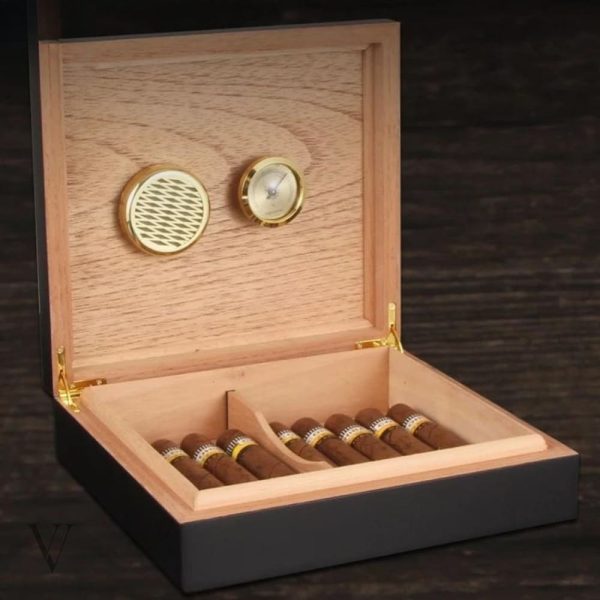 Humidor en bois pour conservation de cigares