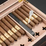 Cave à cigares avec humidificateur intégré