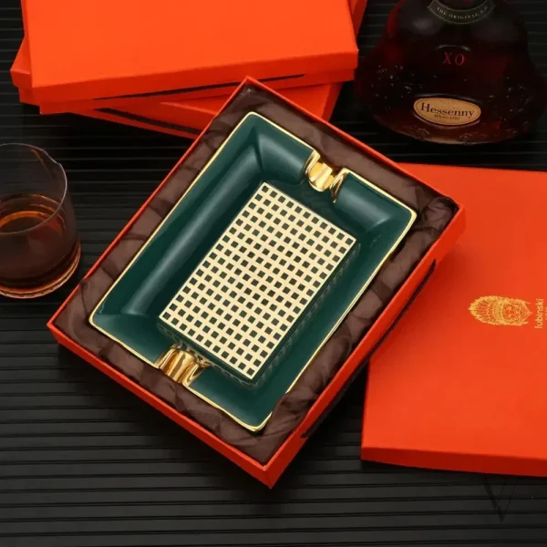 Cendrier en or pour fumeurs de cigares, style unique
