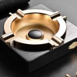 Cendrier design pour 4 cigares, pratique et esthétique