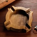 Accessoire fonctionnel pour fumeurs de cigares en bois