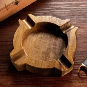 Accessoire fonctionnel pour fumeurs de cigares en bois