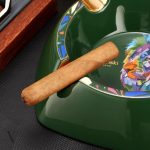 Accessoire de luxe pour le fumeur de cigares