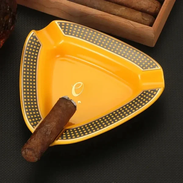 Accessoire essentiel pour cigares - cendrier Triade Elegance