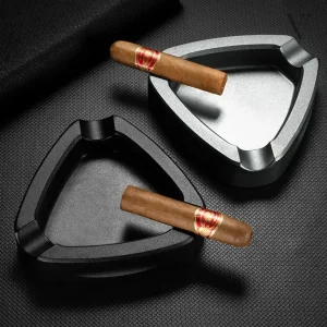Cendrier triangulaire au design élégant