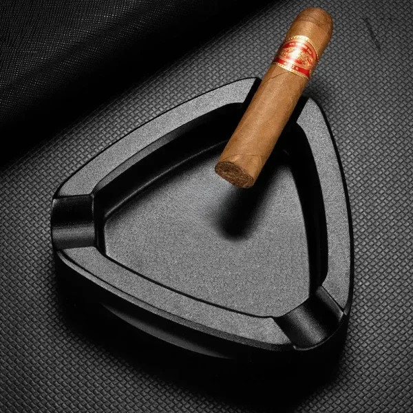 Cendrier triangulaire pour un style contemporain
