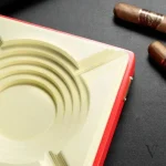 Cendrier à cigares, finition céramique élégante
