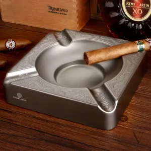 Cendrier design en titanium pour cigares