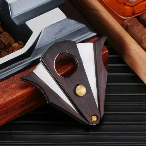 Accessoire de coupe cigare en bois, alliant qualité et design