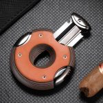 Design chic du coupe-cigare KUKLOS, idéal pour collectionneurs