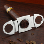 Guillotine à cigare, design élégant et pratique pour les amateurs