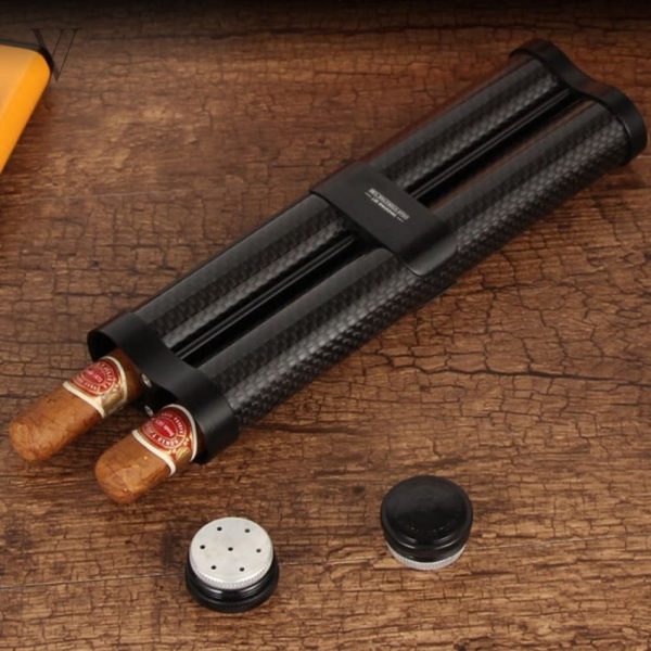 Accessoire de cigariste : étui en fibre de carbone épuré