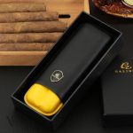 Accessoire de voyage en cuir pour 2 cigares raffinés