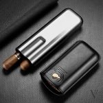Cigare à l'abri dans cet étui en cuir