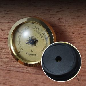 Accessoire essentiel pour maintenir l'humidité des cigares