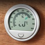 Dispositif électronique de contrôle d'humidité pour cigares
