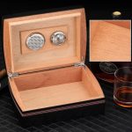 Coffret cigare avec humidification intégrée