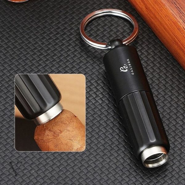 Poinçon à cigare - accessoire indispensable pour connaisseurs